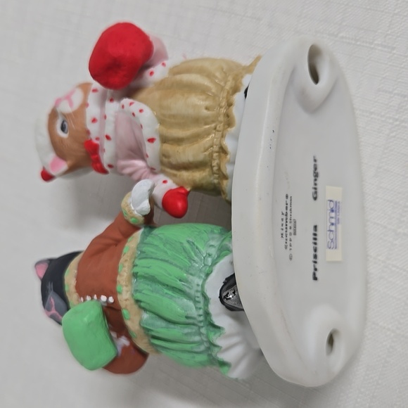 Altered Kitty Cucumber VTG Christmas Winter Decor 1992 Porcelain Ice Skaters - Picture 5 of 15